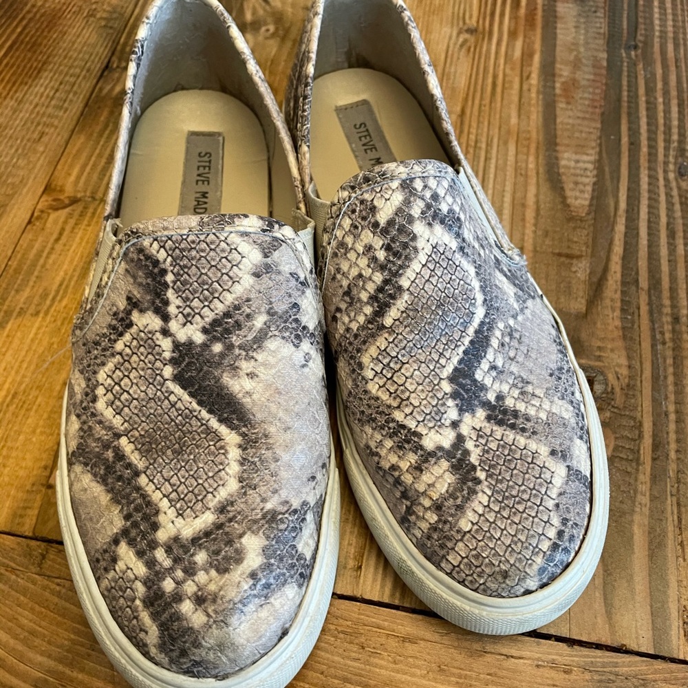 Steve Madden slip ons